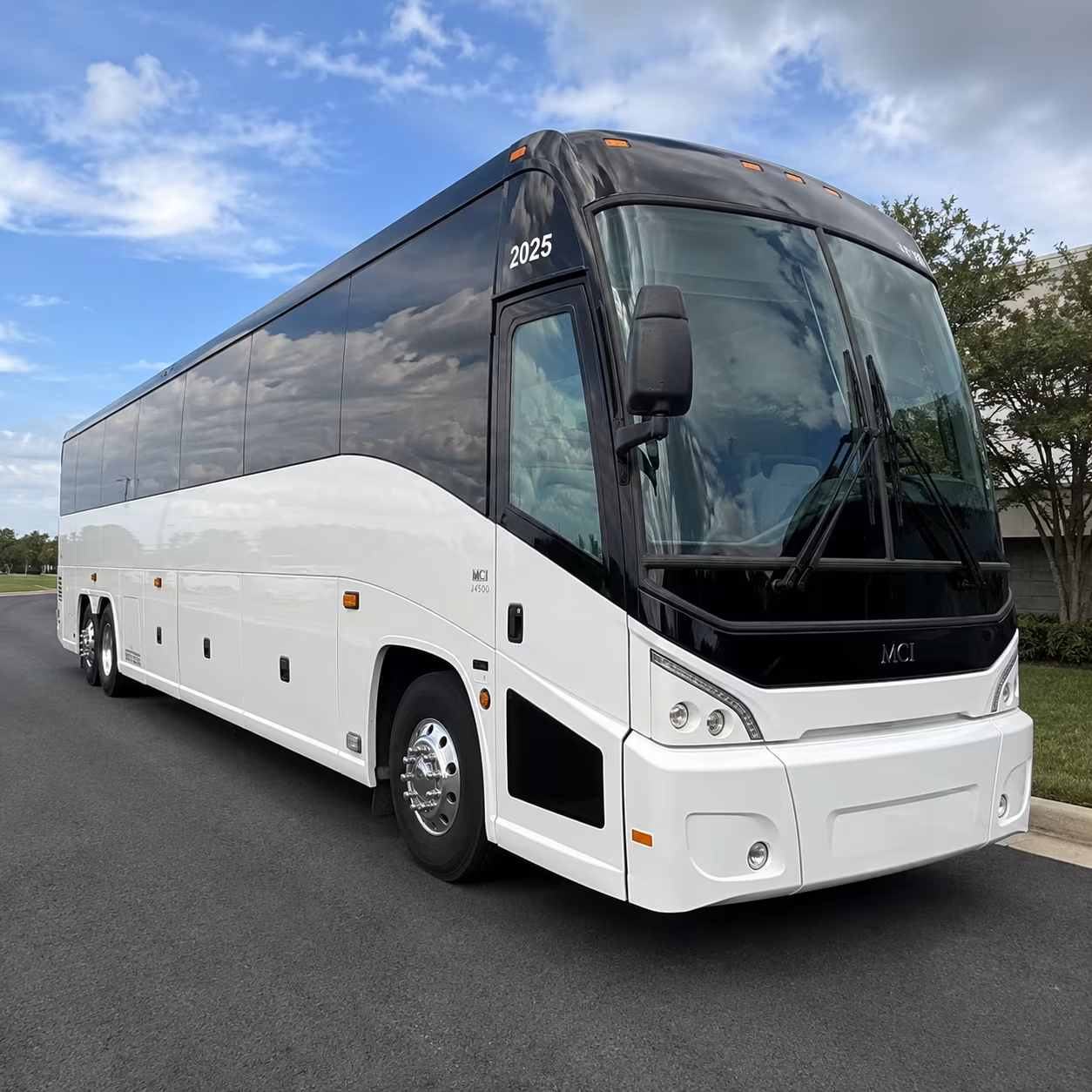 corporate airport transfer buses to roanoke blacksburg regional airport roa